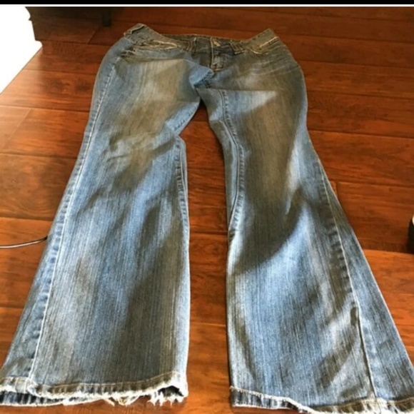 Guess Jeans - Picture 2 of 4